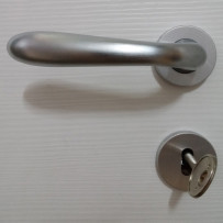 Maniglia CROMO SATINATO per porta a battente