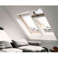VELUX GGL INTEGRA SOLARE - Finestra a bilico solare in legno naturale - eSAEM.it